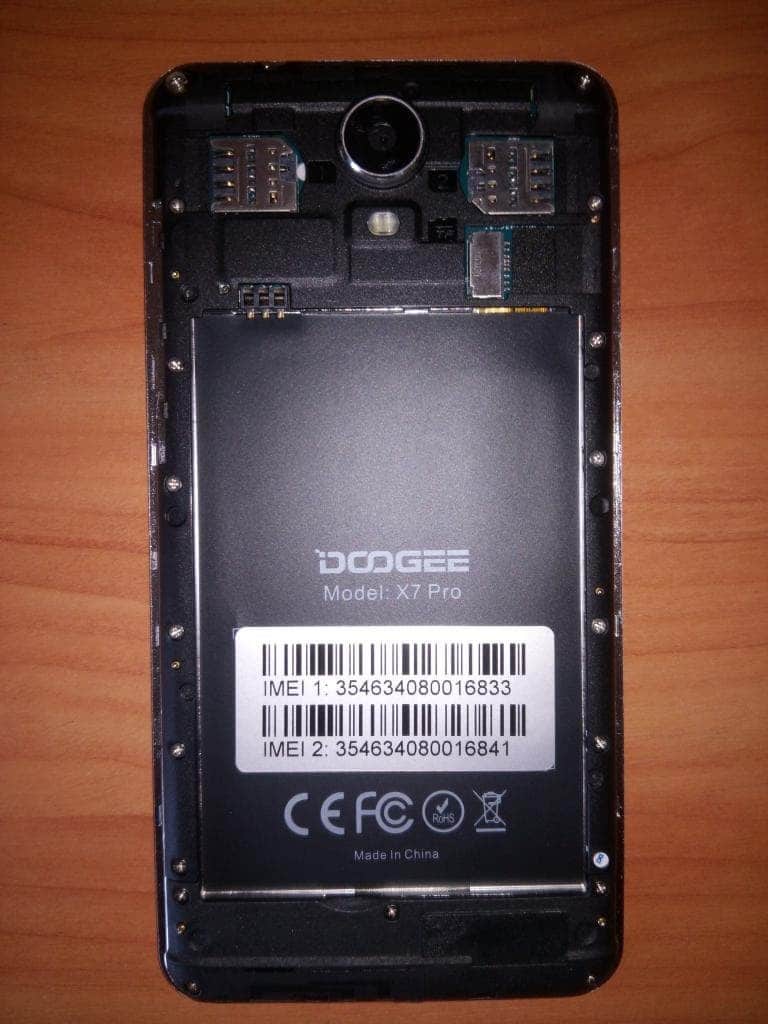 Під кришкою у Doogee X7 Pro